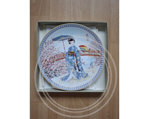 20 Collectible Plates: 'Goddesses of Flowers' and 'Scenes from Dream of the Red Chamber'