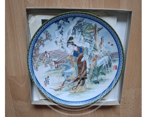 20 Collectible Plates: 'Goddesses of Flowers' and 'Scenes from Dream of the Red Chamber'