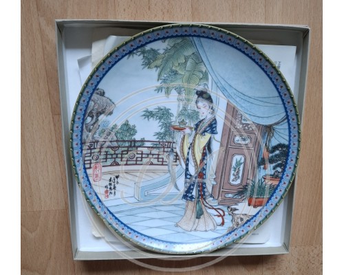 20 Collectible Plates: 'Goddesses of Flowers' and 'Scenes from Dream of the Red Chamber'