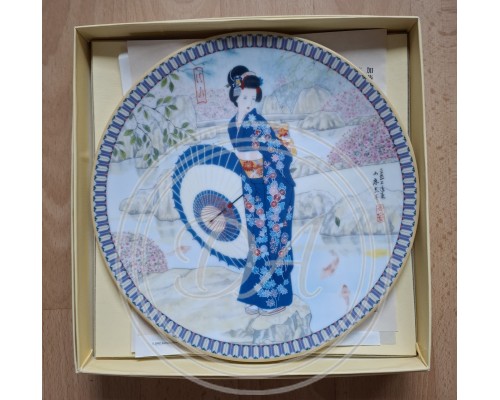 20 Collectible Plates: 'Goddesses of Flowers' and 'Scenes from Dream of the Red Chamber'