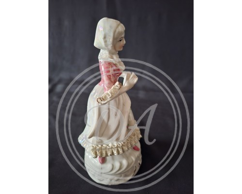 Vintage Porzellanfigur „Dame mit Tamburin“ aus den 1940er Jahren