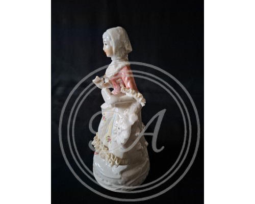 Vintage Porzellanfigur „Dame mit Tamburin“ aus den 1940er Jahren