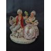 Deutsche Porzellanfigur „Weinlese“ aus der Mitte des 20. Jahrhunderts, im Stil des Rokoko des 18. Jahrhunderts gefertigt