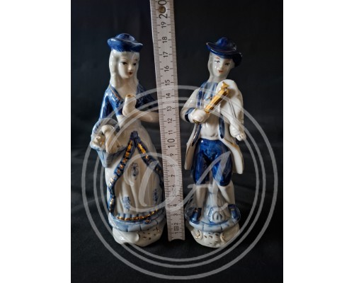 Sammler-Porzellanfiguren "Dame und Kavalier" im Stil des 18. Jahrhunderts