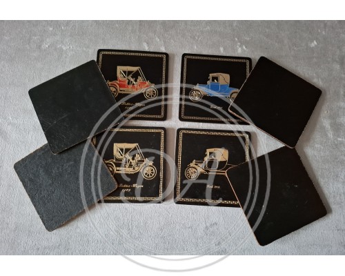 Set aus 8 Leder-Getränkeuntersetzern mit Retro-Automotiven, datiert auf Mitte des 20. Jahrhunderts (1960er-70er Jahre)
