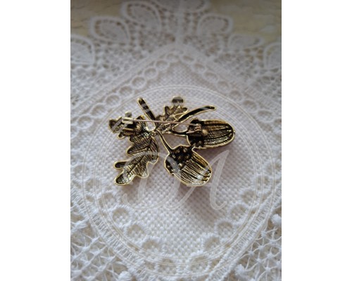 Vintage Brosche in Form eines Eichenblatts und Eicheln mit Emaille und Strasssteinen. Brosche "Eicheln", «Vintage Brosche mit Emaille» oder «brooch acorn»: