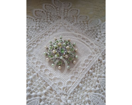 Vintage 1950s Starburst Brooch with Pastel Green Rhinestones and Faux Pearls