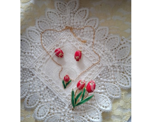 Vintage-Schmuckset mit roten Emaille-Tulpen, bestehend aus Halskette, Ohrsteckern und Brosche