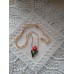 Vintage-Schmuckset mit roten Emaille-Tulpen, bestehend aus Halskette, Ohrsteckern und Brosche