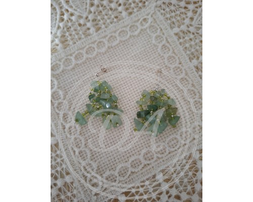 Kronleuchter-Ohrringe aus Jade und Perlen.