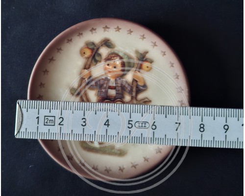 Goebel M. J. Hummel 1977 Collector Plate, Known as "Autumn" or "Boy on a Swing"