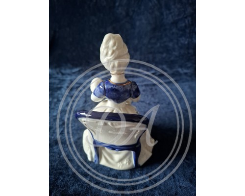 Porcelain figurine "Woman with Child", Germany