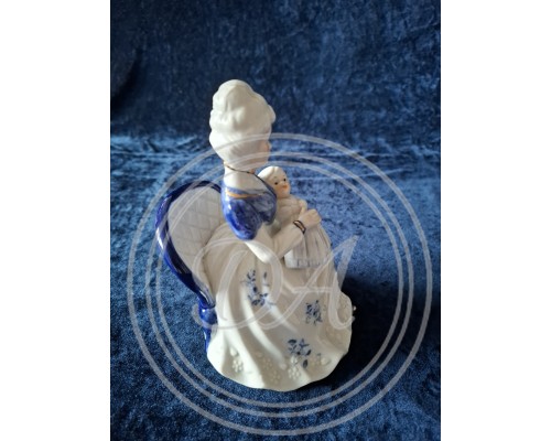 Porcelain figurine "Woman with Child", Germany
