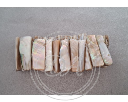 Bracelet made of mother-of-pearl natural shell