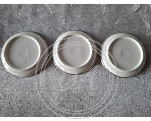 "Hunting" porcelain saucers in a pewter frame. Germany