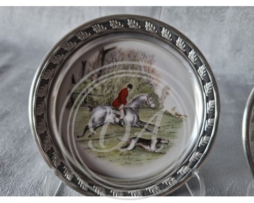 "Hunting" porcelain saucers in a pewter frame. Germany