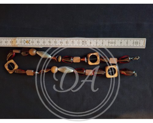 Vintage-Halskette im Ethno-Stil, bestehend aus Holz-, Bernstein- und Metallelementen
