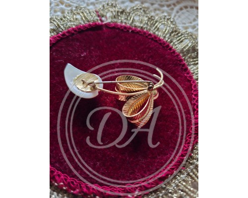 Vintage Brosche "Perlmuttblatt mit Perle"