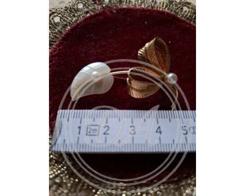 Vintage Brosche "Perlmuttblatt mit Perle"